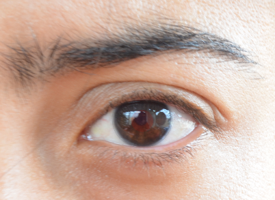 Student in classroom using Chromagen lenses